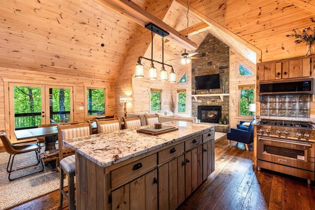 Luxe Family Cabin 8 Min To Downtown Blue Ridge Exterior photo